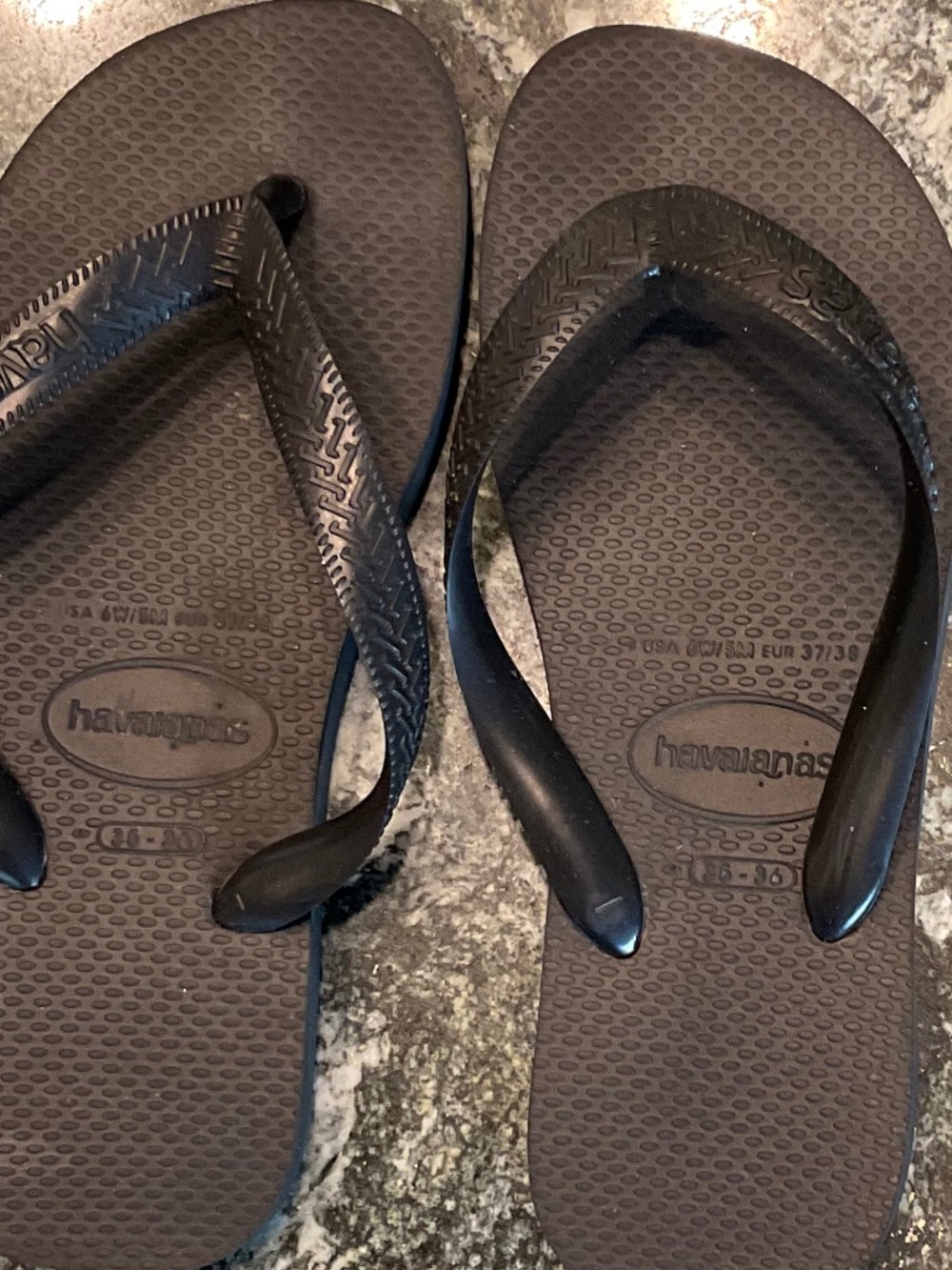 Havaianas Black Flip Flops Size 5-6 (35-36